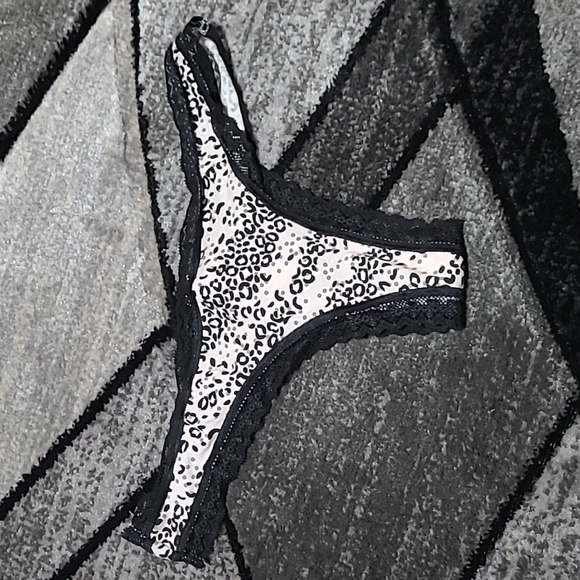 Victoria Secret 2012 LOW-RISE LACE TRIM LEOPARD & BLACK THONGS BUNDLE - Picture 11 of 16